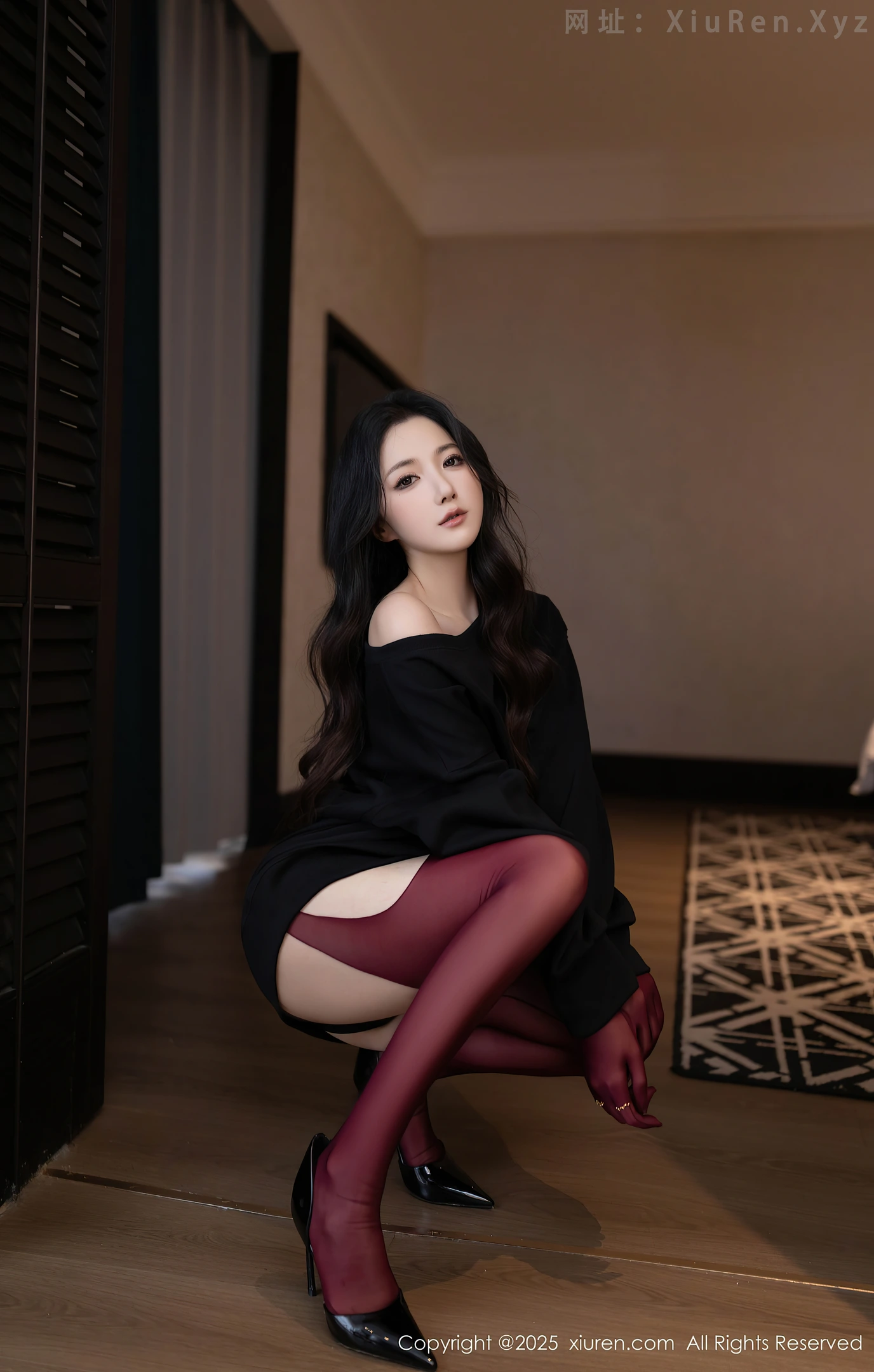 图片[5]-[XiuRen秀人网] VOL.10790 模特鱼子酱Fish性感黑色情趣内衣配红丝吊袜秀曼妙身材诱惑写真74P-秀人网官方网站